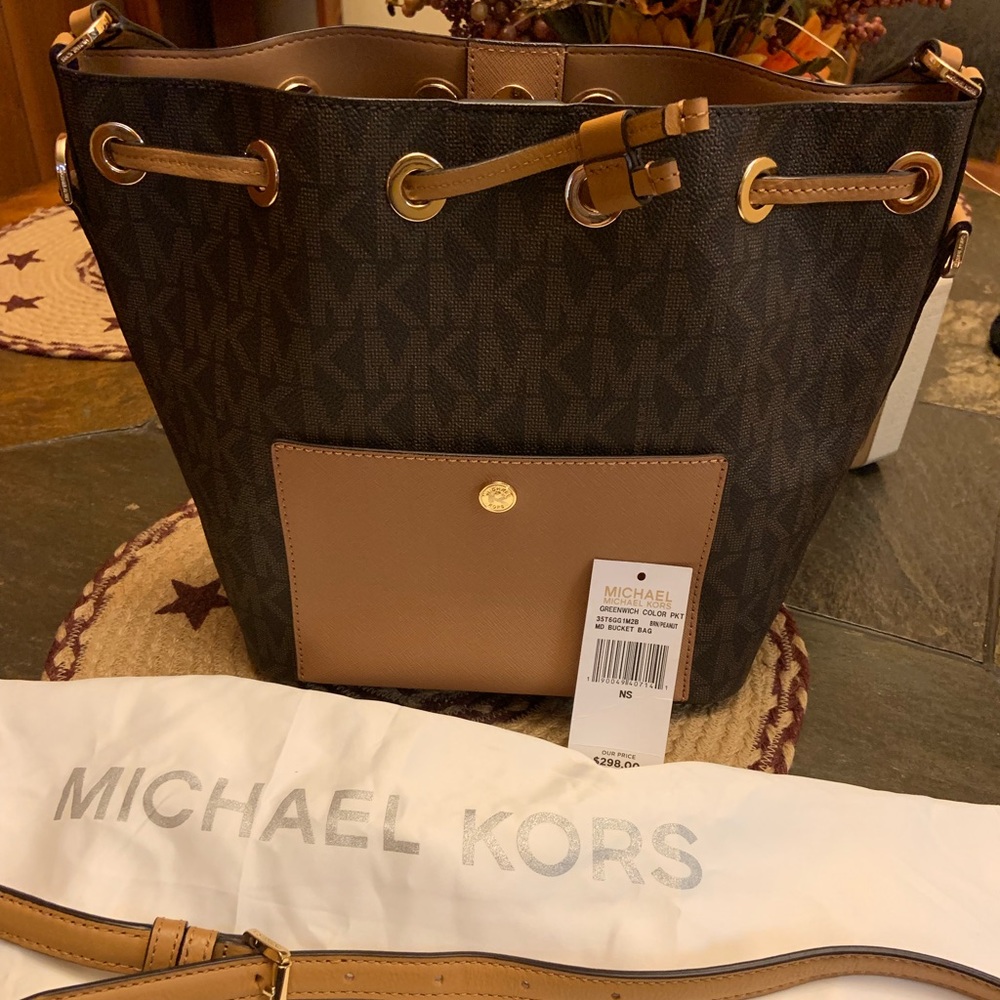 Michael Kors Greenwich Med Bucket